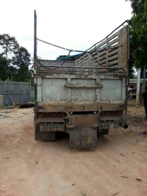 รถอีซูซุ 10 ล้อ รั่ว FVM 195 แรงม้า. สนใจติดต่อ 081 - 6079515