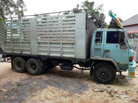 รถอีซูซุ 10 ล้อ รั่ว FVM 195 แรงม้า. สนใจติดต่อ 081 - 6079515