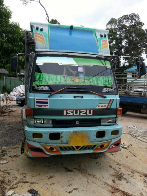 รถอีซูซุ 10 ล้อ รั่ว FVM 195 แรงม้า. สนใจติดต่อ 081 - 6079515