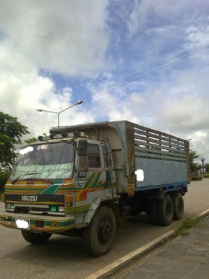 ขายISUZU 195ดั๊ม กระบะเเผงข้างเรียบ ช่่วงล่างจัมโบ้ 200 สภาพสวยพร้อมใช้ ติดต่อได้ที่คุณ อ๊อฟ พิจิตร 086-737-9991
