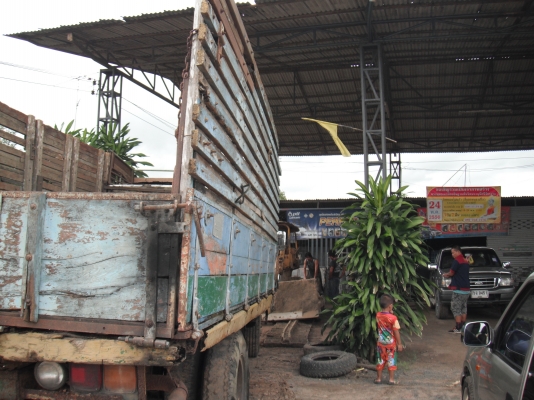 6 ล้อ หัวยาว เครื่อง 185 แรง เครื่อง ฮีโน่ HO7C  เกียร์ ฮีโน่ 7 เกียร์ เฟืองท้าย มิตซู พวงมาลัยพาวเวอร์ เบรกทรีฟี่ ยางหน้าใหม่ 2 เส้น ไม่มีเล่ม ขายตามสภาพ