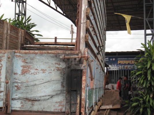 6 ล้อ หัวยาว เครื่อง 185 แรง เครื่อง ฮีโน่ HO7C  เกียร์ ฮีโน่ 7 เกียร์ เฟืองท้าย มิตซู พวงมาลัยพาวเวอร์ เบรกทรีฟี่ ยางหน้าใหม่ 2 เส้น ไม่มีเล่ม ขายตามสภาพ