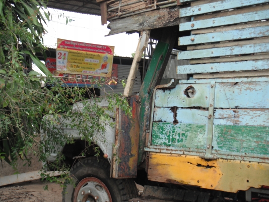 6 ล้อ หัวยาว เครื่อง 185 แรง เครื่อง ฮีโน่ HO7C  เกียร์ ฮีโน่ 7 เกียร์ เฟืองท้าย มิตซู พวงมาลัยพาวเวอร์ เบรกทรีฟี่ ยางหน้าใหม่ 2 เส้น ไม่มีเล่ม ขายตามสภาพ