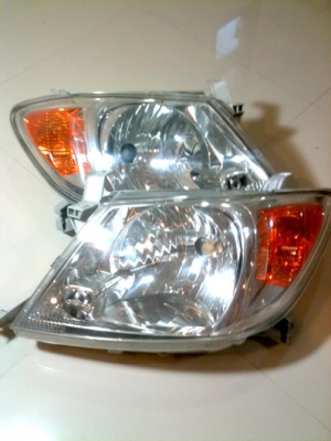 ไฟหน้า วีโก้ ของแท้ๆ สภาพ 90\% ครบซ้ายขวา ขาครบหมดครับ ส่งตจวได้