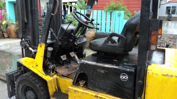 ขายฟอร์คลิฟท์ นิสสันดีเซล 2.5 ตัน เสา 5 เมตร  081-3535-948