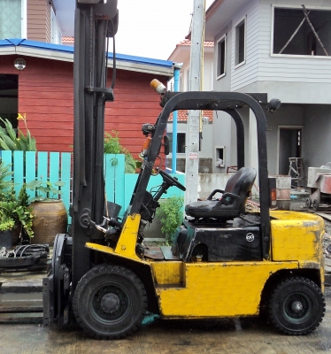 ขายฟอร์คลิฟท์ นิสสันดีเซล 2.5 ตัน เสา 5 เมตร  081-3535-948