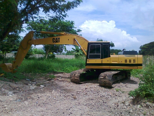 รถแบคโฮ CAT E200 B รถสวย พร้อมใช้งาน มีเล่มทะเบียน ราคาต่อรองได้.