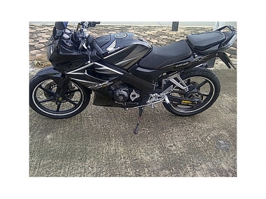 CBR150ไมล์เหลืองรถสวยโฉมสุดท้าย CBR150ไมล์เหลืองรถสวยโฉมสุดท้าย