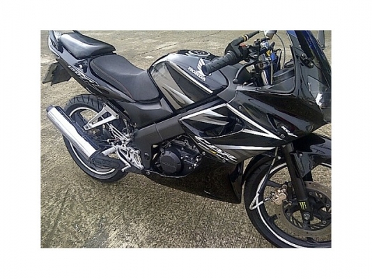CBR150ไมล์เหลืองรถสวยโฉมสุดท้าย CBR150ไมล์เหลืองรถสวยโฉมสุดท้าย