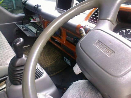 รถอีซูซุ 6 ล้อดั้ม NQR  175 แรงม้า ปี 49 ( รถวิ่ง 2xx,xxx กม. ) สนใจติดต่อ   081 - 6079515