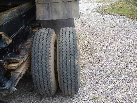 รถอีซูซุ 6 ล้อดั้ม NQR  175 แรงม้า ปี 49 ( รถวิ่ง 2xx,xxx กม. ) สนใจติดต่อ   081 - 6079515