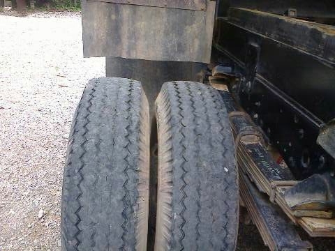 รถอีซูซุ 6 ล้อดั้ม NQR  175 แรงม้า ปี 49 ( รถวิ่ง 2xx,xxx กม. ) สนใจติดต่อ   081 - 6079515