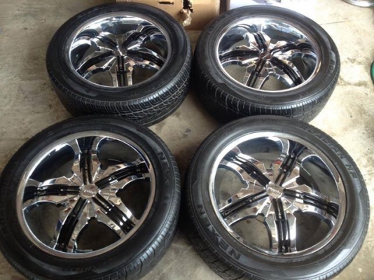 ขายเเม็กมือสอง โครเมี่ยม ขอบ20 6รู139 กว้าง8.5 ออฟ20 สีโครเมี่ยมพร้อมยาง nexen 265/50/20 ปี11