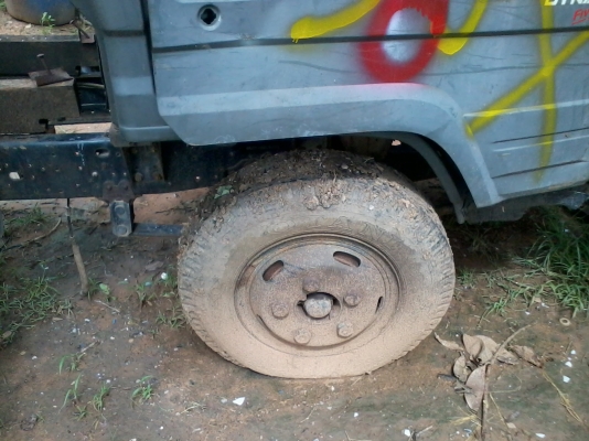 พี่นาย  กาฬสิน   จองด้วยวาจาแล้ว TOYOTA  DYNA 300 BU87-8005030