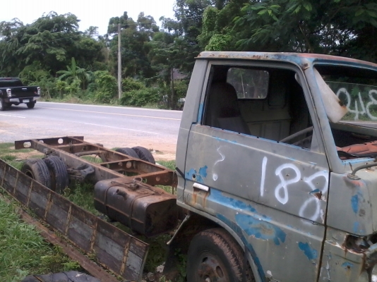 ขายแชสซี  หกล้อ  มัดจำแล้วครับ จากคุณกบ  มีนบุรี  ขอบคุณครับ