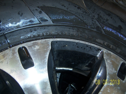 แม็กกระบะ ขอบ 15 พร้อมยาง 31x10.50x15 ยางพอได้คับ