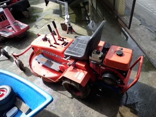 รถตัดหญ้า นั่งขับ มิตซูบิชิ SRM 821 A