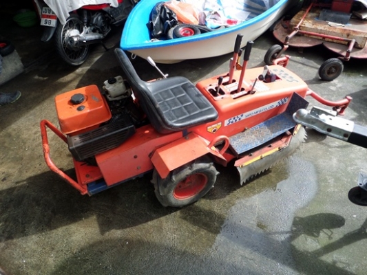 รถตัดหญ้า นั่งขับ มิตซูบิชิ SRM 821 A