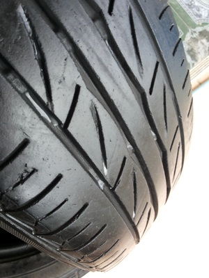 ขายยาง175/65/14 ปี 10/3เส้น ปี09/1เส้น BRIDESGTONE TURANZA AR10 1 ชุด