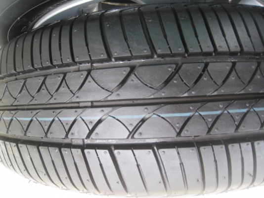 ขายล้อแม็ก Nissan march ป้ายแดง 15"x5.5" et50 4รู100 +ยางปี 12,2เส้นและ13,2 เส้น ตุ่มและสีที่หน้ายางยังมีอยู่ทุกเส้นครับ สนใจติดต่อเล็กคลองสามครับ (081-3747940)