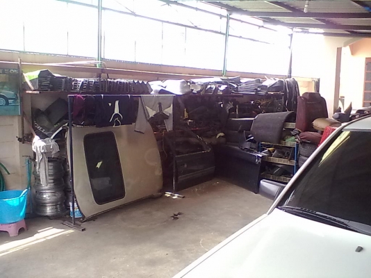 ขาย/ระเบิดรถ peugeot ทั้งคันและอะไหลเปอร์โยจำนวนมาก ขาย/ระเบิดรถ peugeot ทั้งคันและอะไหลเปอร์โยจำนวนมาก