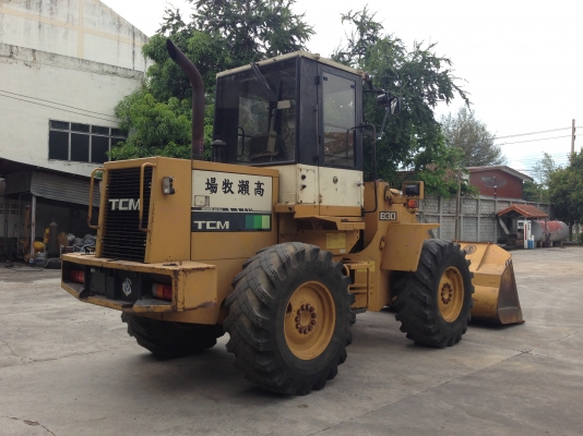 ขายรถตักล้อยาง TCM 830-2