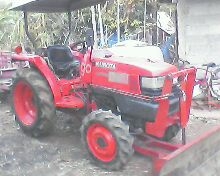 ขายรถไถL2808พร้อมใช้มีเล่มทะเบียนอุปกรครบหมดราคาคุยกันได้