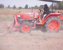 ขายรถไถL2808พร้อมใช้มีเล่มทะเบียนอุปกรครบหมดราคาคุยกันได้