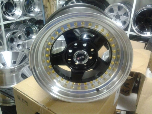 ล้อแม็กแนวเรโทรใส่เก๋ง  ใหม่แกะกล่อง มีหลายชุด ราคาเบาๆ