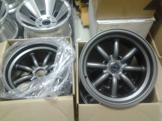 ล้อแม็กแนวเรโทรใส่เก๋ง  ใหม่แกะกล่อง มีหลายชุด ราคาเบาๆ