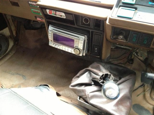 ขายรถตู้ Toyota Hiace เครื่องดีเซล 2,000cc. Turbo มีเบาะให้ 3 แถว ขายรถตู้ Toyota Hiace เครื่องดีเซล 2,000cc. Turbo มีเบาะให้ 3 แถว