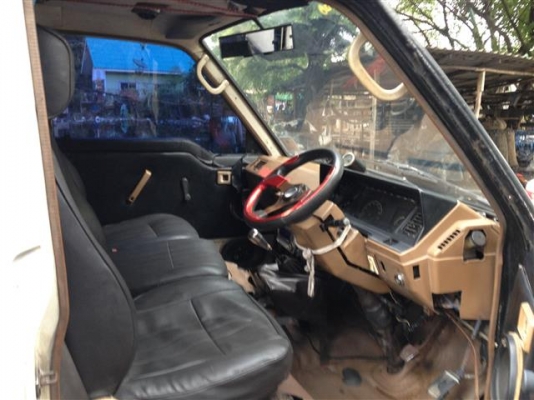 ขายรถตู้ Toyota Hiace เครื่องดีเซล 2,000cc. Turbo มีเบาะให้ 3 แถว ขายรถตู้ Toyota Hiace เครื่องดีเซล 2,000cc. Turbo มีเบาะให้ 3 แถว