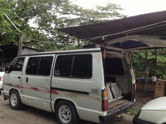 ขายรถตู้ Toyota Hiace เครื่องดีเซล 2,000cc. Turbo มีเบาะให้ 3 แถว ขายรถตู้ Toyota Hiace เครื่องดีเซล 2,000cc. Turbo มีเบาะให้ 3 แถว