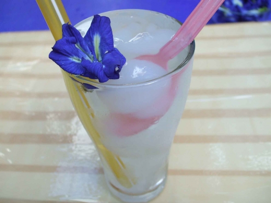 ขายลูกตาลลอยแก้ว 16 บาท