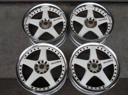 nismo GT3 สีขาวขอบกระจก มีเบียดขอบมาวงละนิดวงละหน่อย ตัวสีด้าน F8+33 R9+37 ขอบ18 ขาย 35000