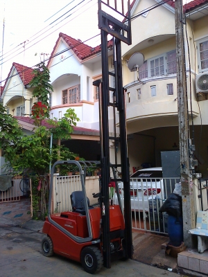 ให้เช่ารถยกไฟฟ้าเดือนละ 15000บาท