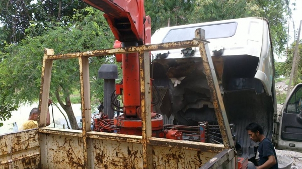 ขายรถ 6 ล้อ เฮี้ยบเครน 4.5 ตัน ของNISSAN 220 แรงม้าเทอร์โบพร้อมใบ คป สภาพใช้งาน ขายรถ 6 ล้อ เฮี้ยบเครน 4.5 ตัน ของNISSAN 220 แรงม้าเทอร์โบพร้อมใบ คป สภาพใช้งาน