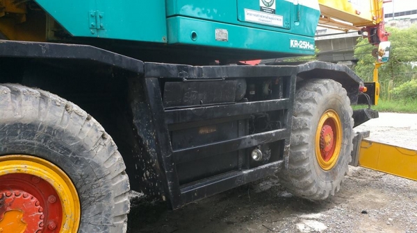 ขายรถเครน 25 ตัน 4 ล้อใหญ่ ของ KATO  KR25H-IIL พร้อมใบ เซฟตี้