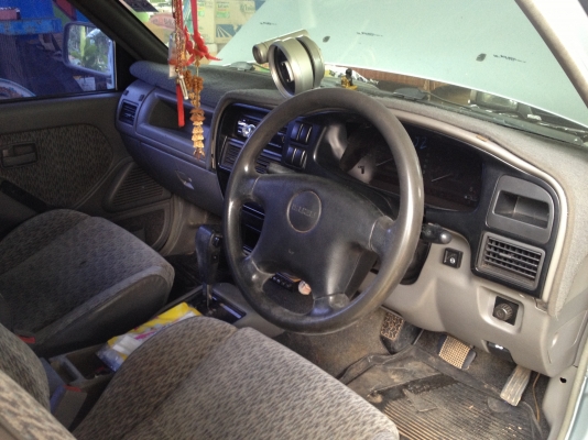 ขายด่วน รถISUZU - SLX AUTO กระจกไฟฟ้า ล้อแมกซ์ 17" ยางดี เซลทรัทล๊อค รถบางทั้งคันสีเดิมๆไม้เคยทำ สวยมากๆ