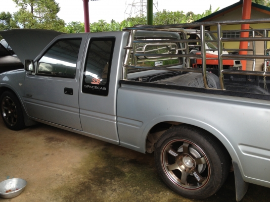 ขายด่วน รถISUZU - SLX AUTO กระจกไฟฟ้า ล้อแมกซ์ 17" ยางดี เซลทรัทล๊อค รถบางทั้งคันสีเดิมๆไม้เคยทำ สวยมากๆ