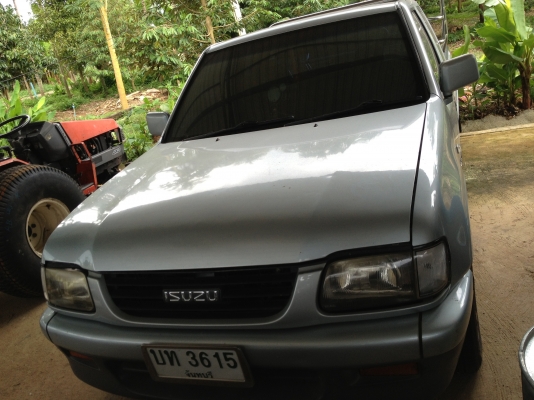 ขายด่วน รถISUZU - SLX AUTO กระจกไฟฟ้า ล้อแมกซ์ 17" ยางดี เซลทรัทล๊อค รถบางทั้งคันสีเดิมๆไม้เคยทำ สวยมากๆ