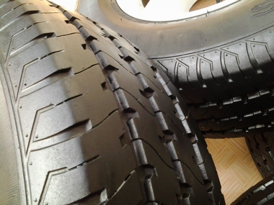 แม็กซ์พร้อมยางกระบะบรรทุกสภาพสวยครับ 215/70 ขอบ15