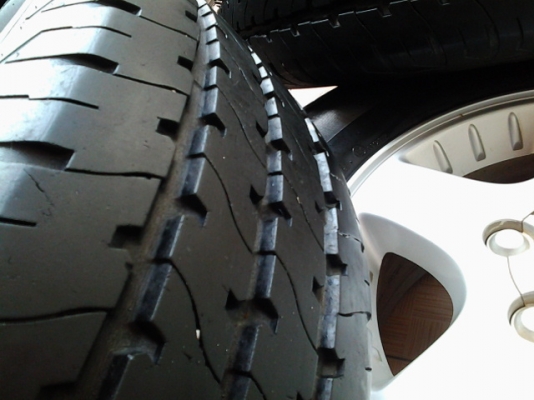 แม็กซ์พร้อมยางกระบะบรรทุกสภาพสวยครับ 215/70 ขอบ15