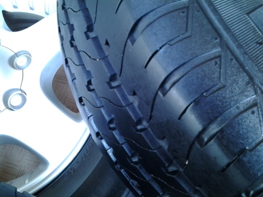 แม็กซ์พร้อมยางกระบะบรรทุกสภาพสวยครับ 215/70 ขอบ15