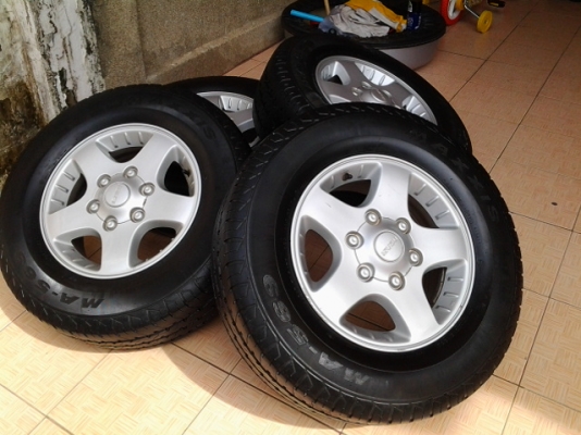 แม็กซ์พร้อมยางกระบะบรรทุกสภาพสวยครับ 215/70 ขอบ15