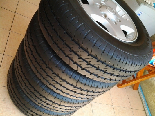 แม็กซ์พร้อมยางกระบะบรรทุกสภาพสวยครับ 215/70 ขอบ15