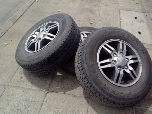 ขายล้อแม็คพร้อมยาง ดีแมค ซุปเปอร์แพลททินัม รุ่นปัดเงา ดอกหนา ๆ 4 ล้อขนาดยาง 245/70R16 ปี 3909 ครับ