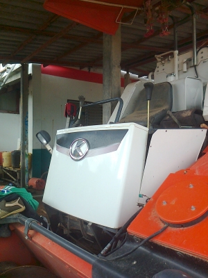 รถเกี่ยวนวดข้าว คูโบต้า DC60