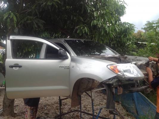 หัวเก๋ง กระบะ พร้อมอุปกรณ์ วีโก้ ตอนเดี่ยว ปี 08 แท้ถอด ราคาเพียง. 98000 บ เอกสารครบ พร้อมใช้ สีใช้ได้เลย *** ต้องการหัวเก๋งแบบใด รุ่นใด หรือชิ้นส่วนอะไหล่ยนต์ โทรปรึกษา และขอคำแนะนำทางเทคนิค. และกฎหมายได้ที่ หมวดมินทร์. 086-4085619 ณ พาดกลอน* กรุ้ป