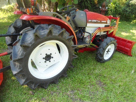 รถไถยันร์ม่า รุ่นEF352Tex 4WD 2เพลา อุปกรณ์ 4 อย่างมีดันหน้าใหม่  ผานใหม่LCS 5x22 ตัดหญ้าใหม่1.20ม.ของฮุย และโรตารี่สภาพใหม่ รถสภาพดี สนใจสอบถามได้ครับ